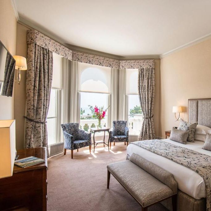 luxury-traditional-sea-view-hotel-room