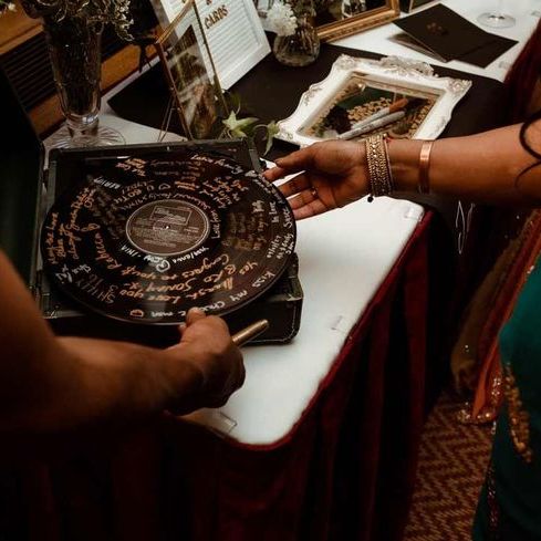 Record Wedding Guest Book Alternative Idea