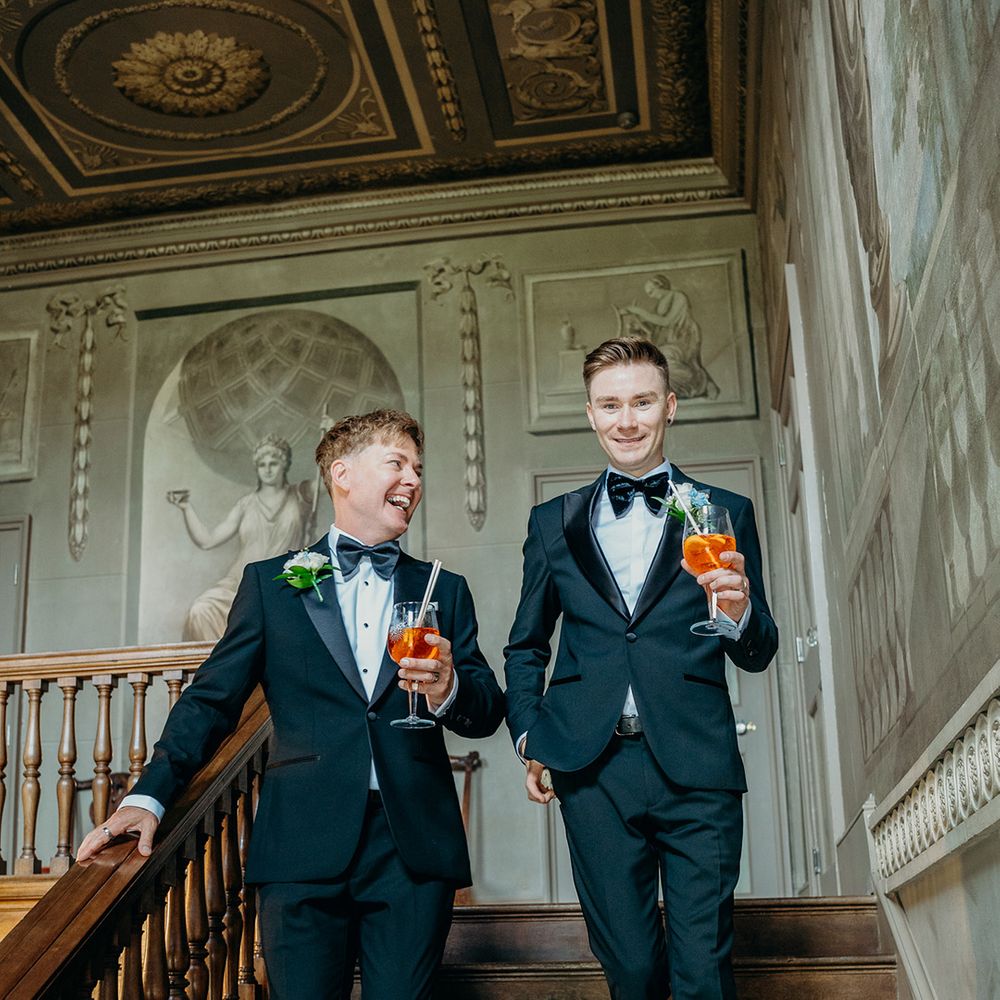 grooms-drinking-cocktails-together
