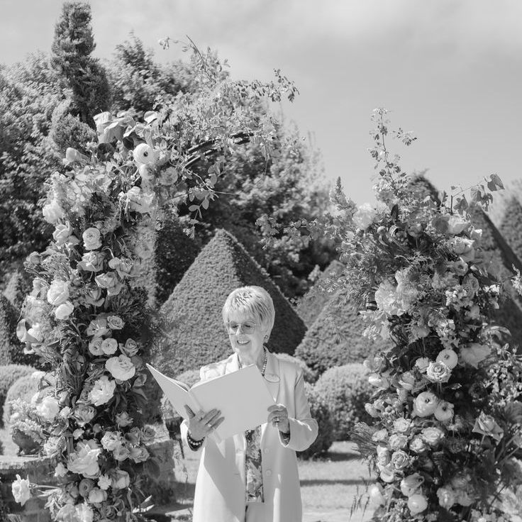 Wedding Celebrant Reads Wedding Reading