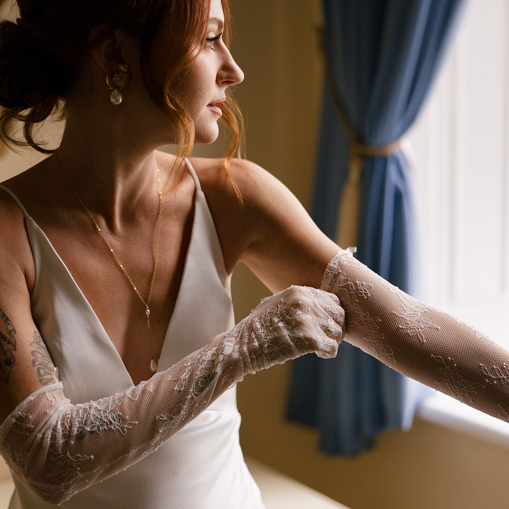 bride-wearing-lace-bridal-gloves