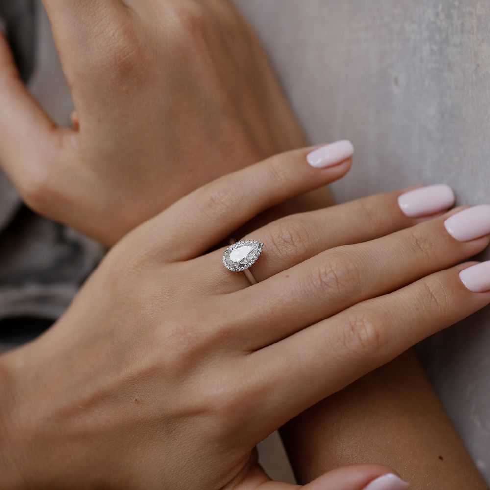 solitaire-diamond-pear-engagement-ring