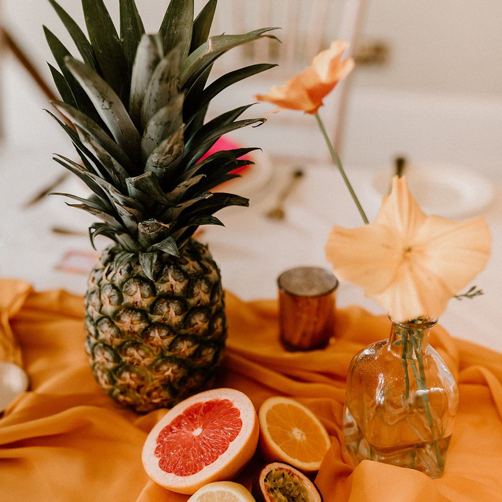 tropical-fruit-with-pineapple-and-grapefruit-table-decorations