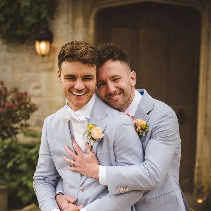 Grooms in Light Blue Wedding Suits For Country House Wedding