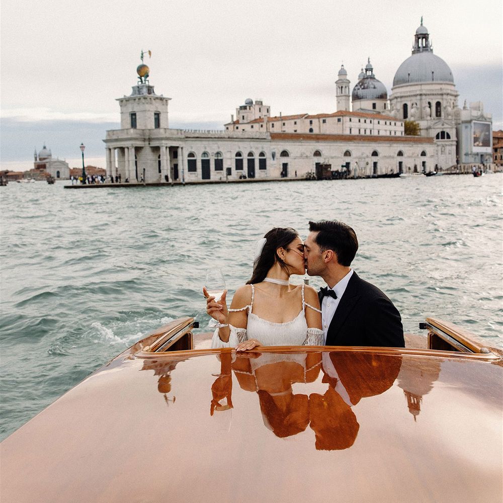 bride-and-groom-kiss-at-venice-wedding