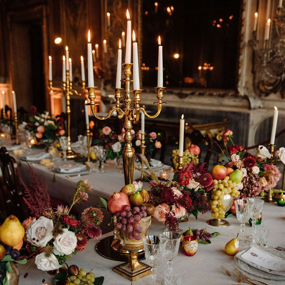 fruit-table-decor-for-classic-wedding-in-italy