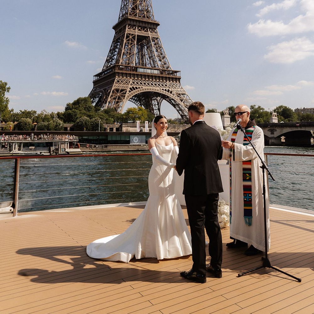 yacht-boat-wedding-ceremony-in-front-of-eiffel-tower