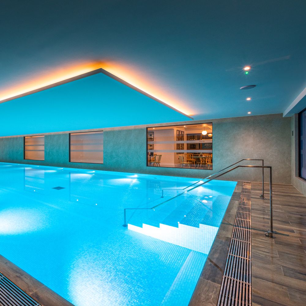 Richmond Harbour Hotel spa and pool