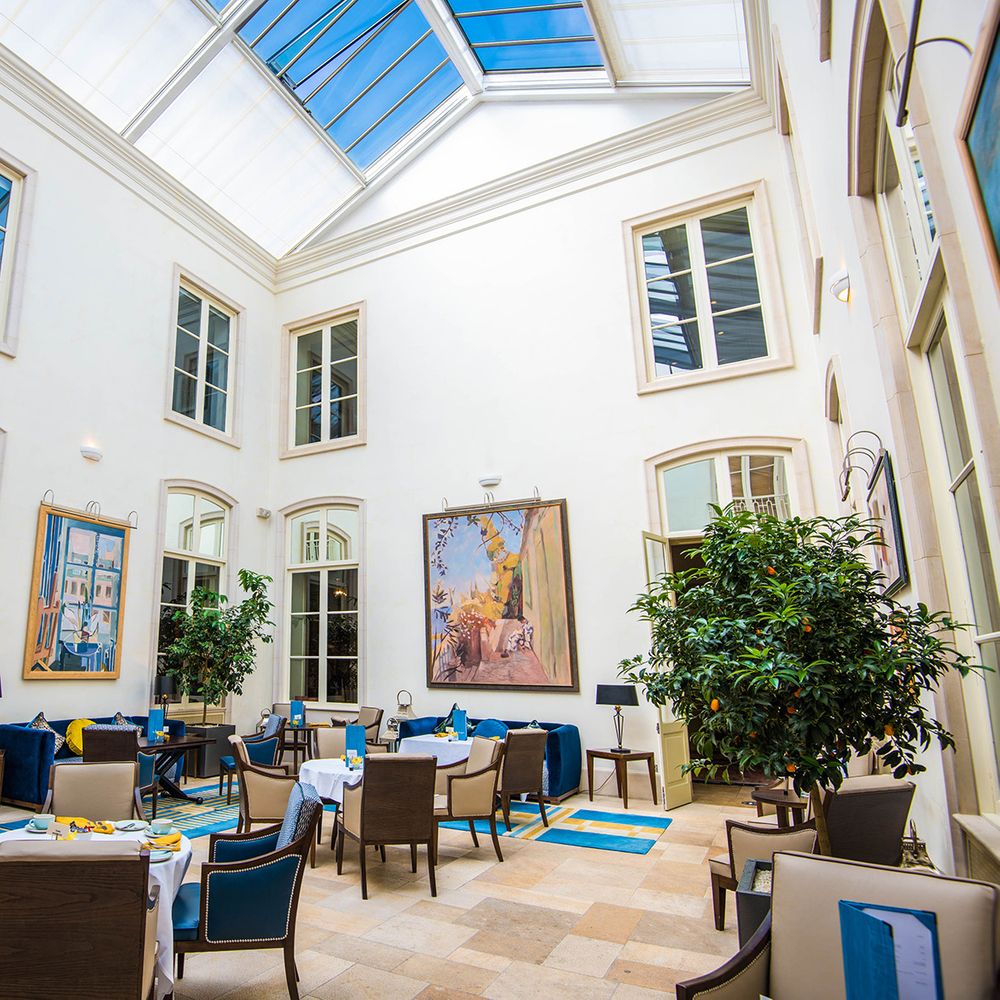 the dining courtyard thorpe park hotel leeds