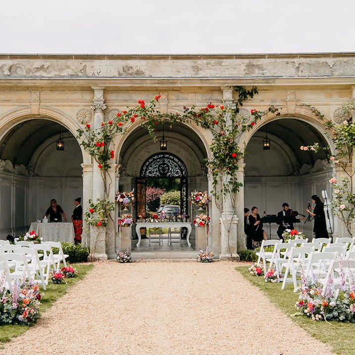outdoor-wedding-ceremony-at-north-mymms-park