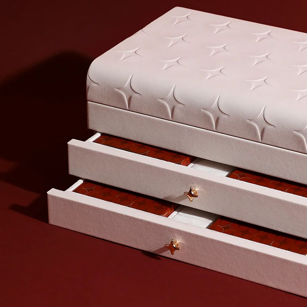 Astrid & Miyu 24 Day Advent Calendar in Silver closed jewellery box