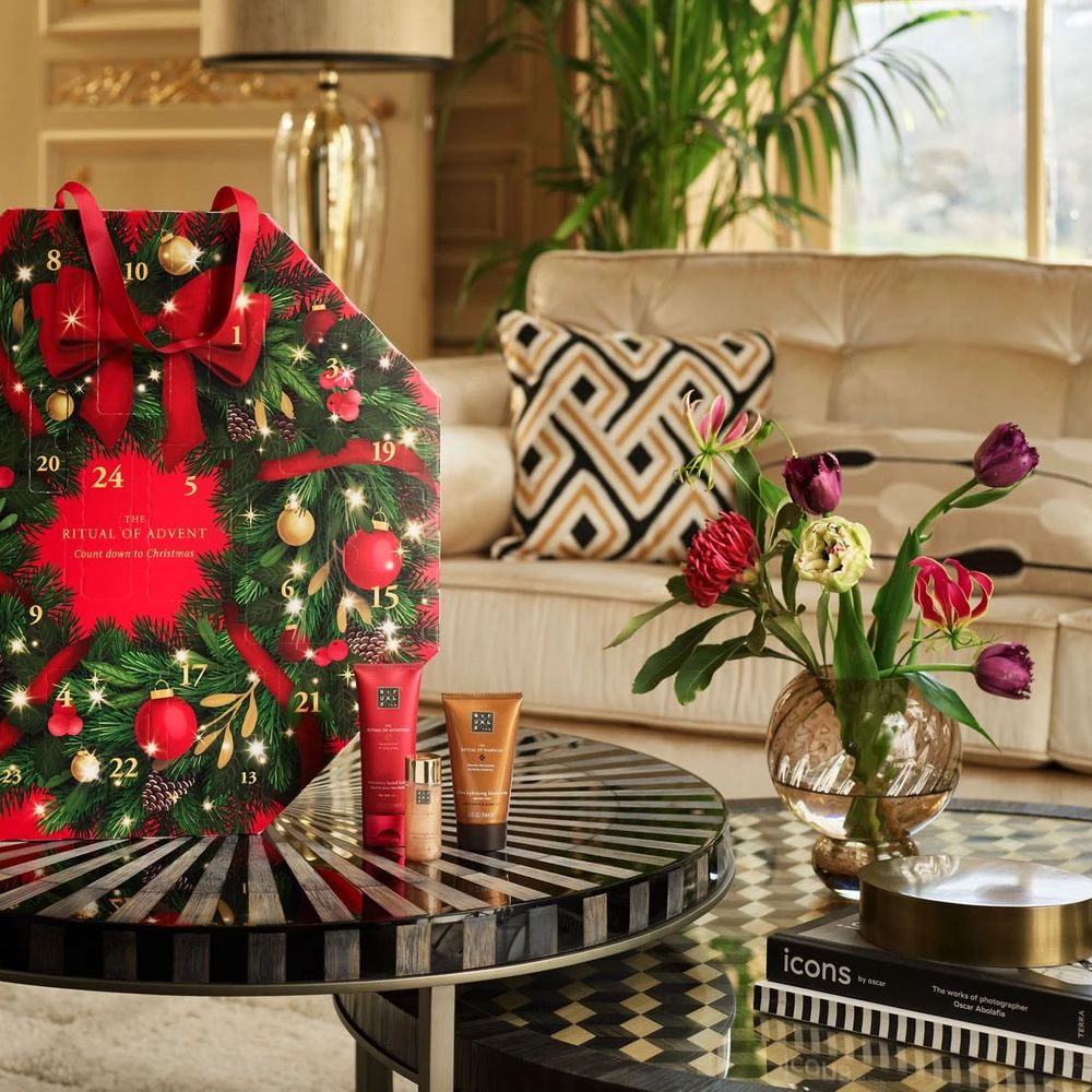 Rituals wreath advent calendar 2025 lifestyle image on a coffee table