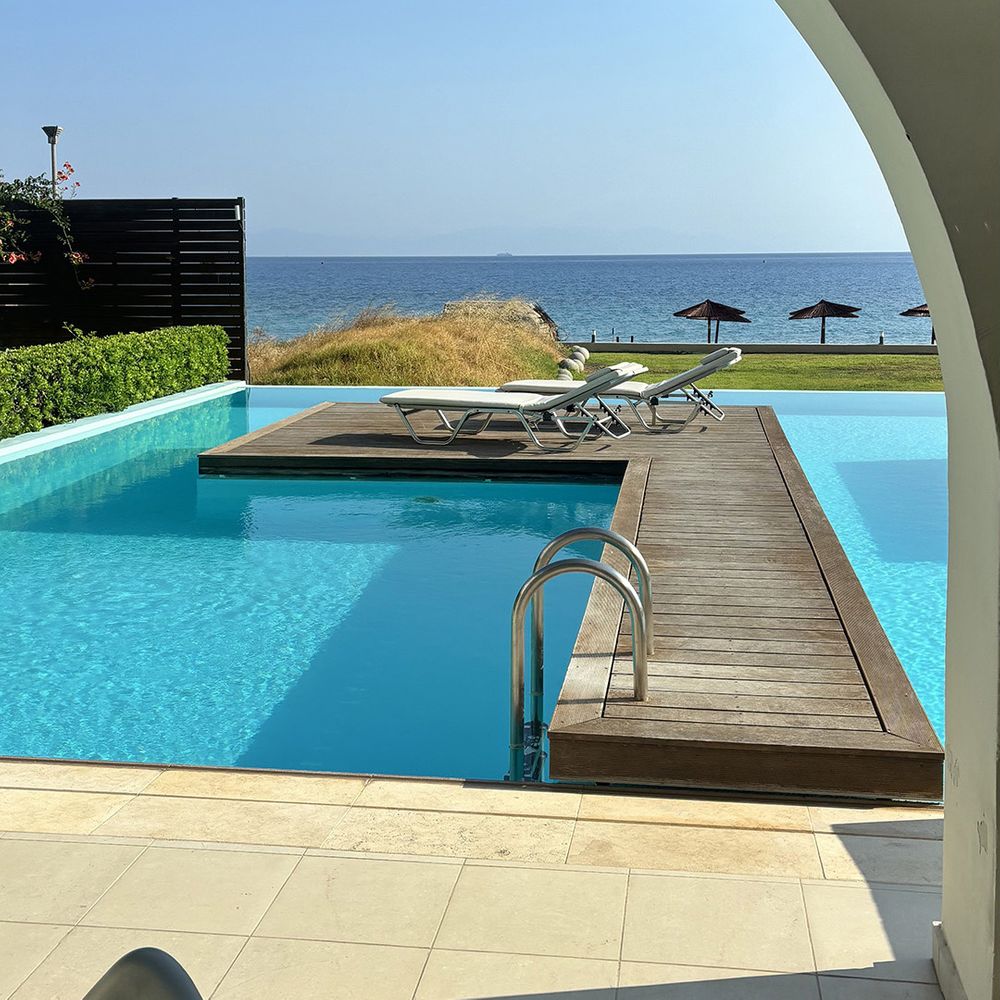 Swim up private suite room