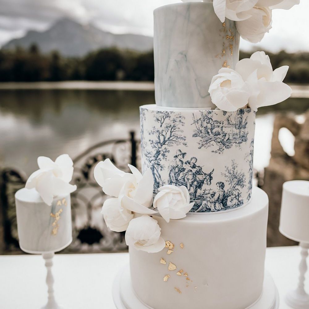 Blue and white marble wedding cake