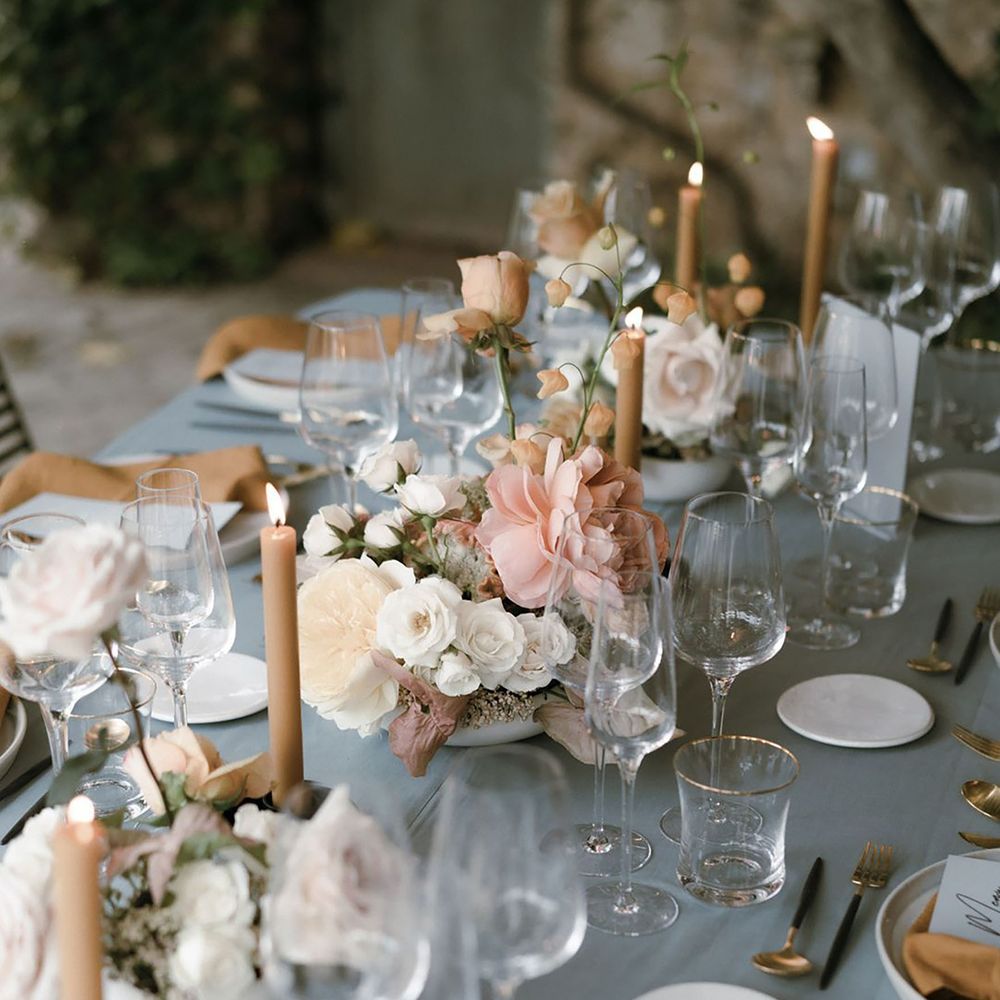 Light blue and soft toffee coloured tablescape