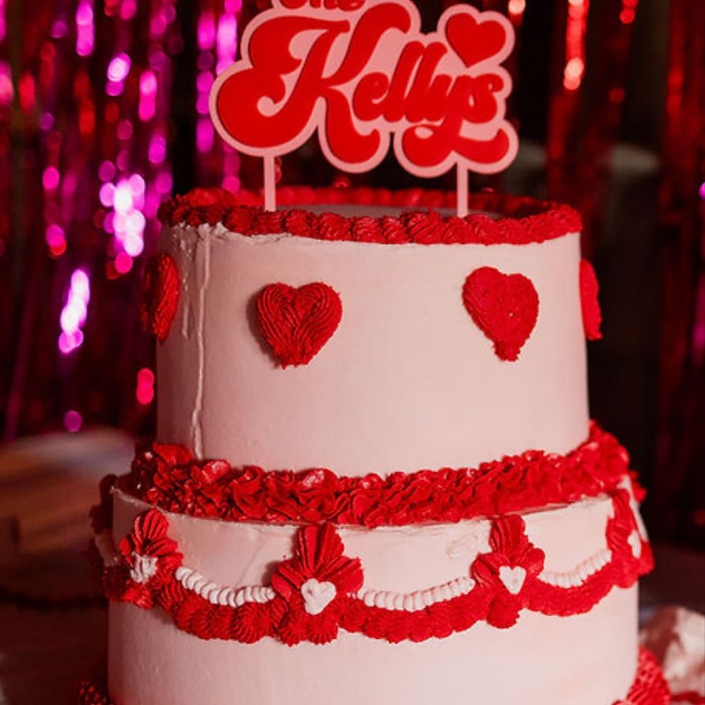 Red and pink Valentine's day theme retro wedding cake