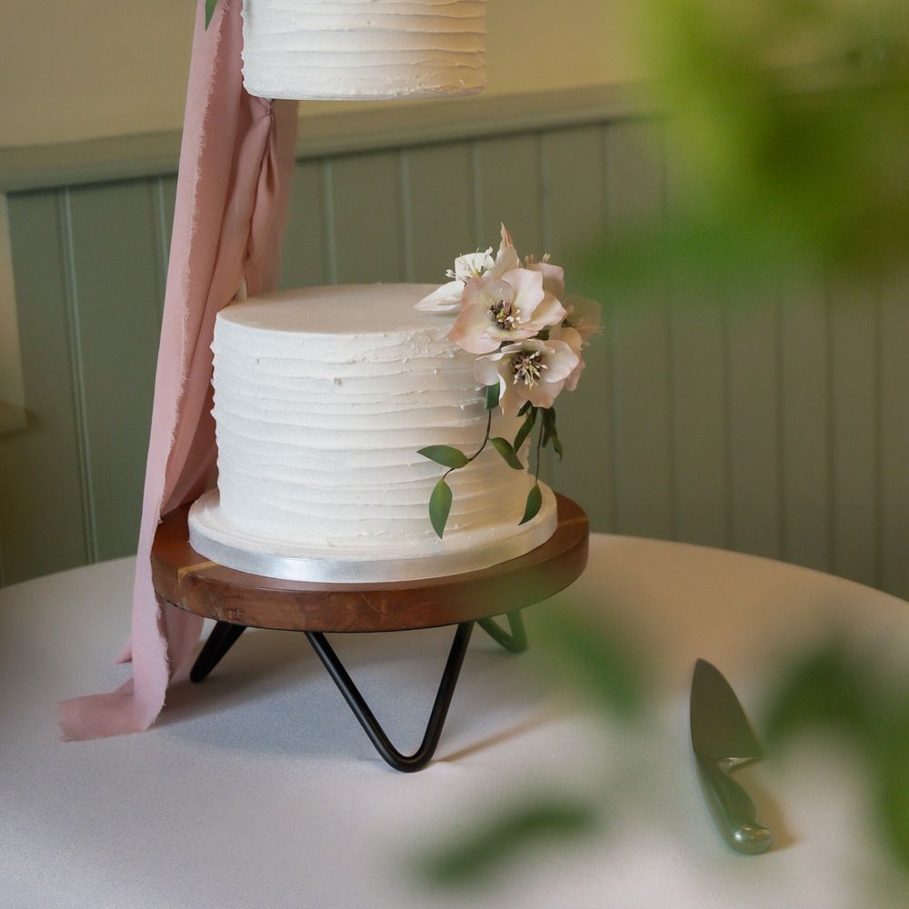 Floating tiered wedding cake with sugar helebore flowers