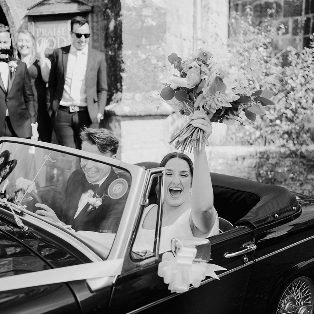bride-and-groom-in-wedding-car