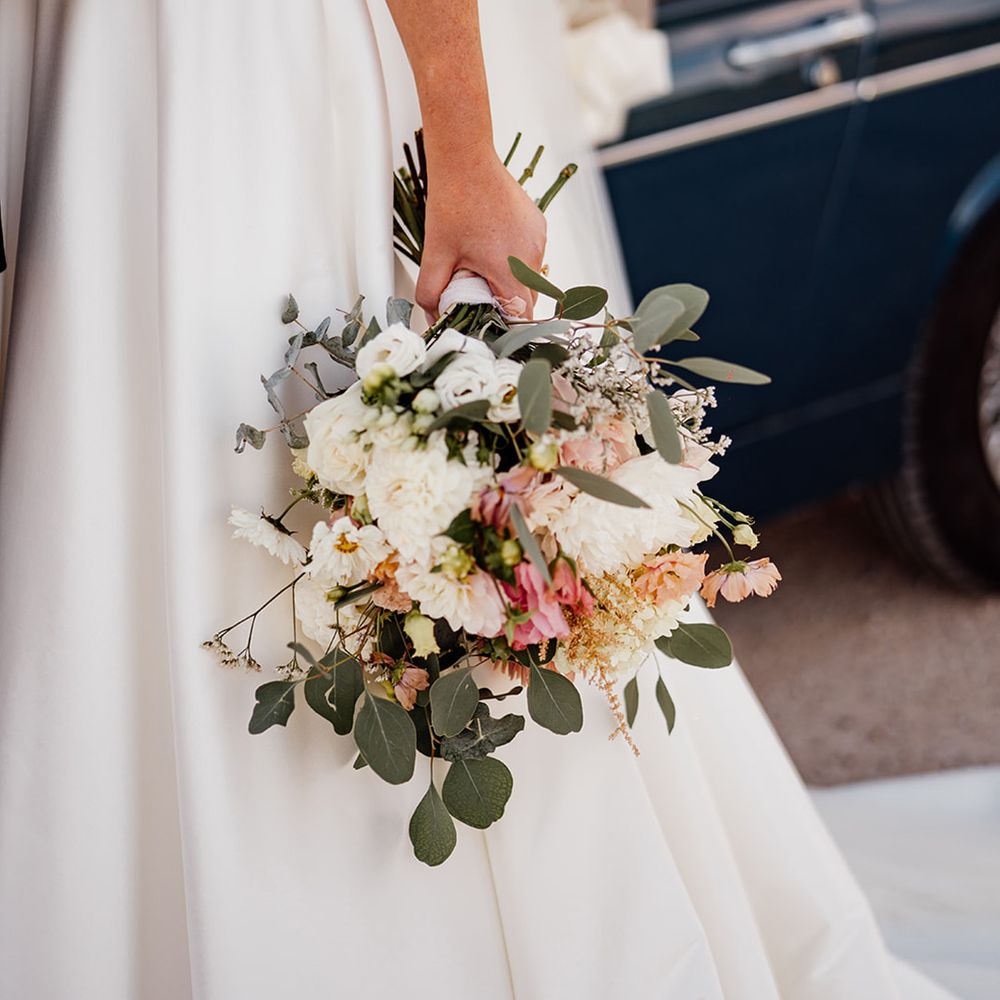 pink-and-white-wedding-flower-bouquet