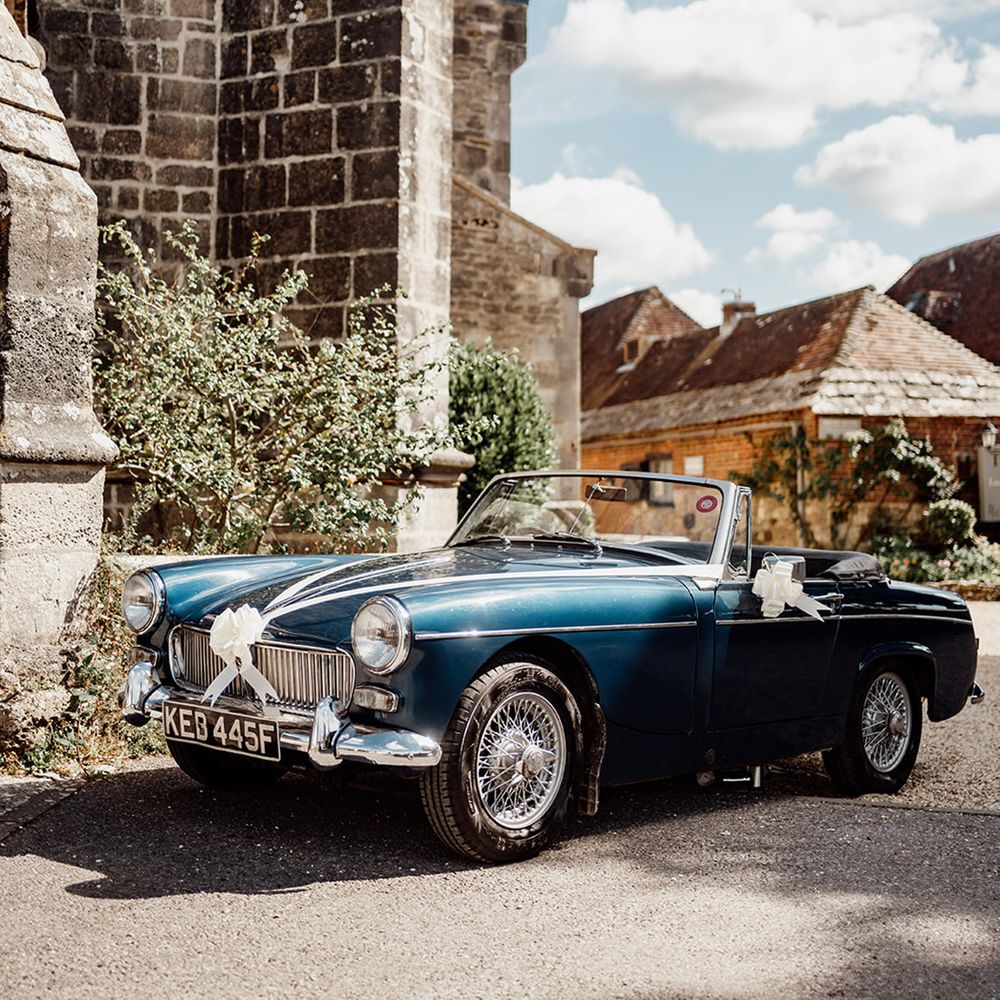 vintage-blue-wedding-car