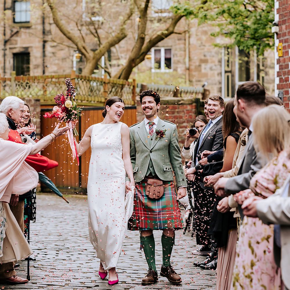 confetti-moment-for-the-scottish-couple