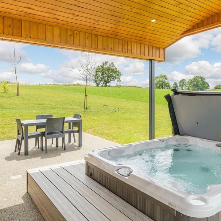 knights lodges wellness retreat private hot tub