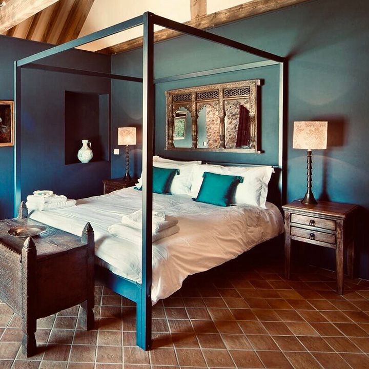 the heartbreak hotel retreat room