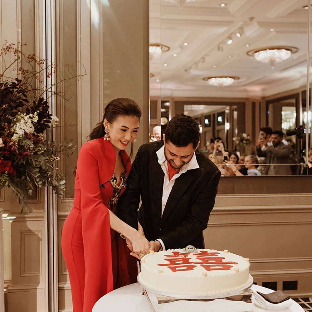 bride-and-groom-cut-wedding-cake