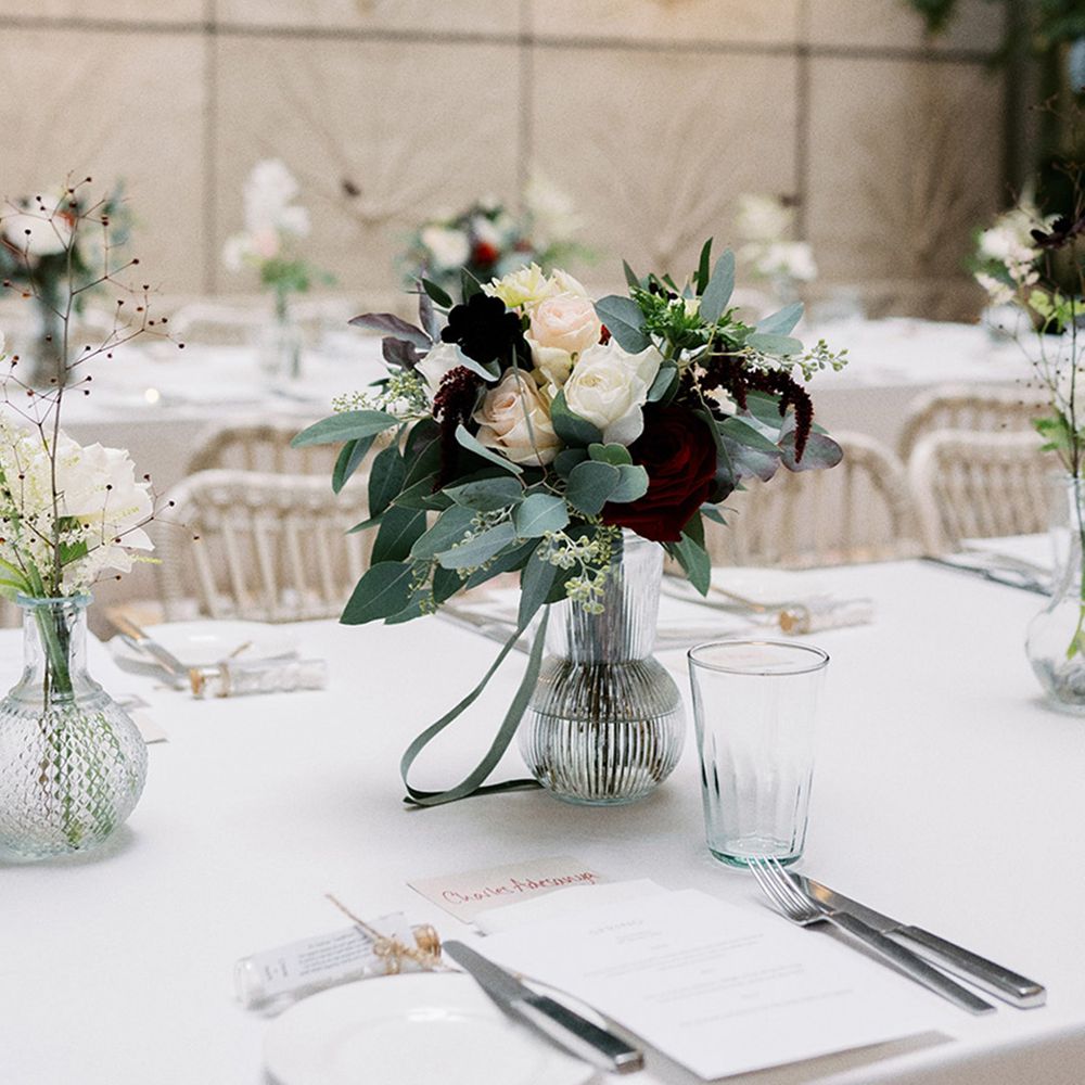 simple-and-minimalist-floral-wedding-table-decor