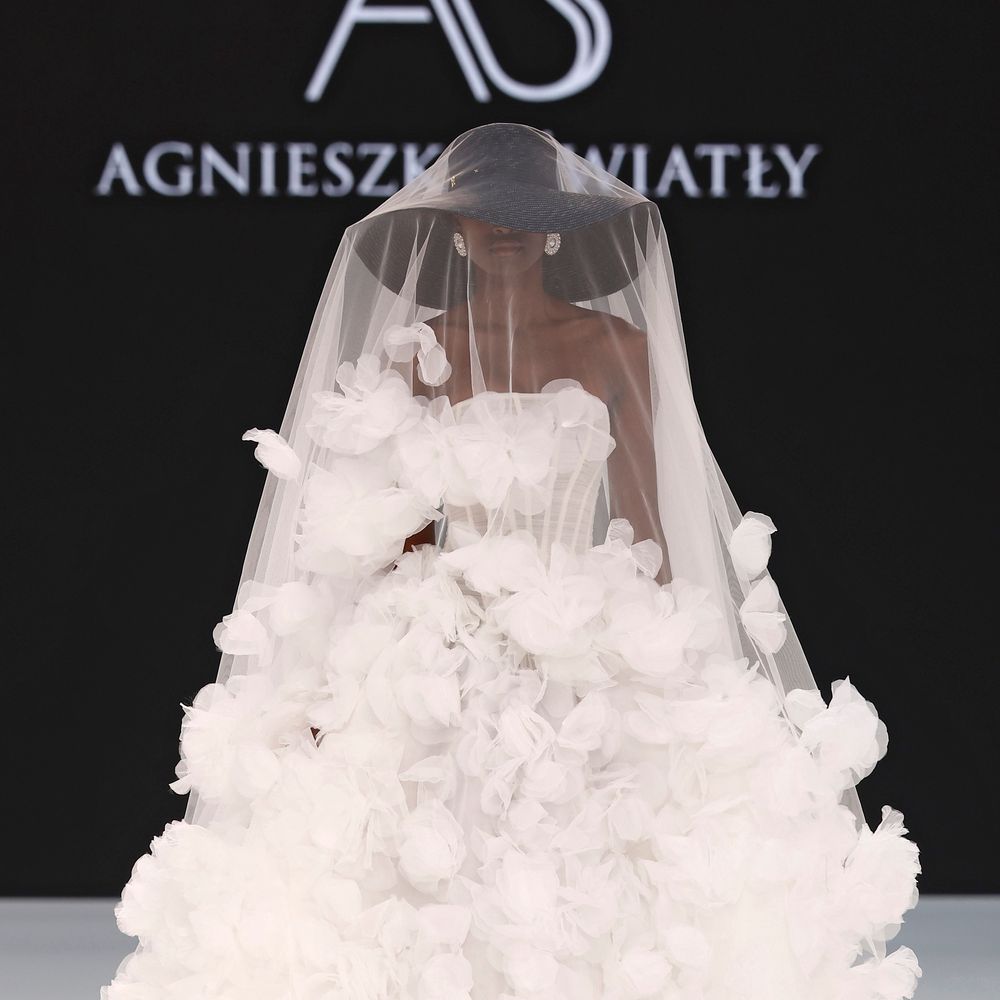 Agnieszka Swiatly Statement Veil - Barcelona Bridal Fashion Week 2025