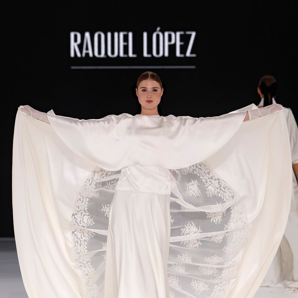 Raquel López Bridal Cape - Barcelona Bridal Fashion Week 2025 Trend Report