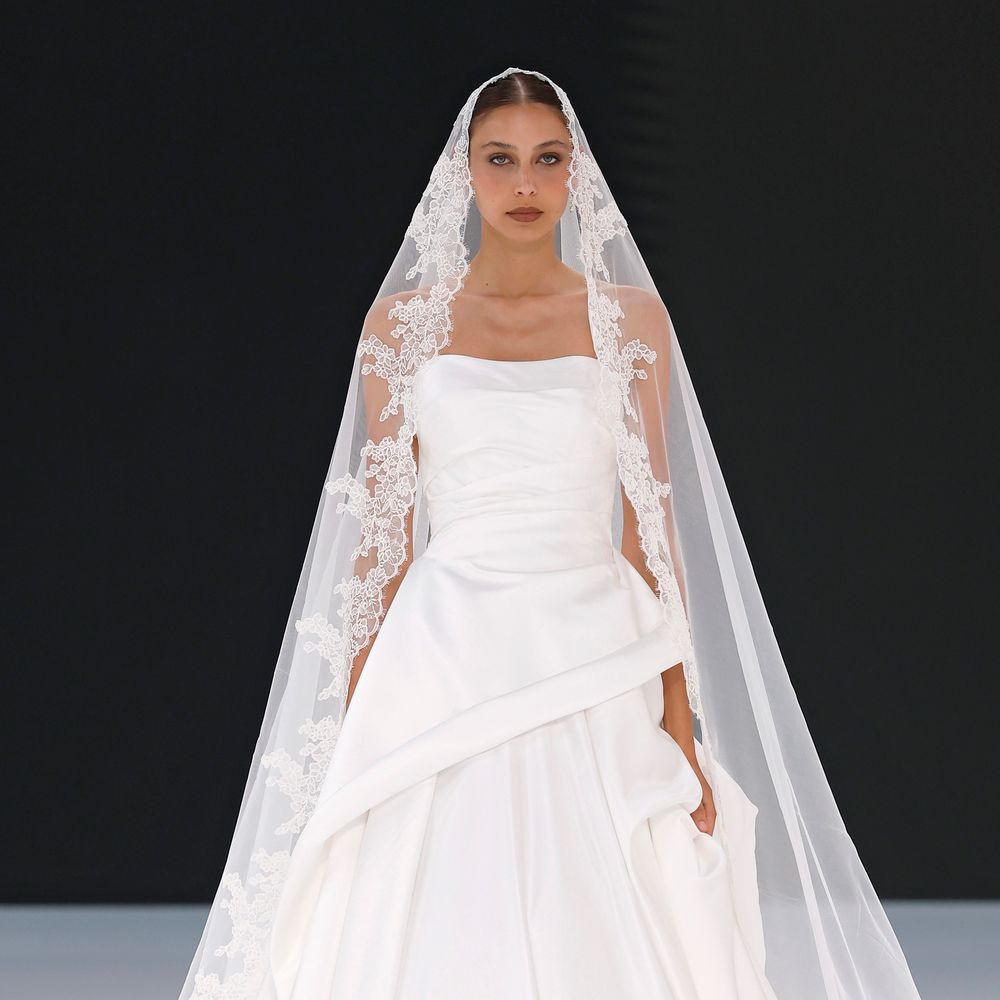 Katy Corso Long Statement Veil - Barcelona Bridal Fashion Week 2025