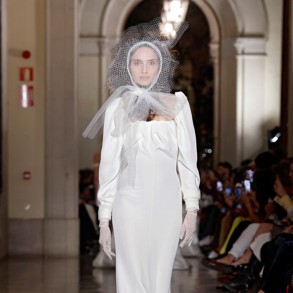 Vivienne Westwood Bridal Runway - Statement Veil - Barcelona Bridal Fashion Week 2025