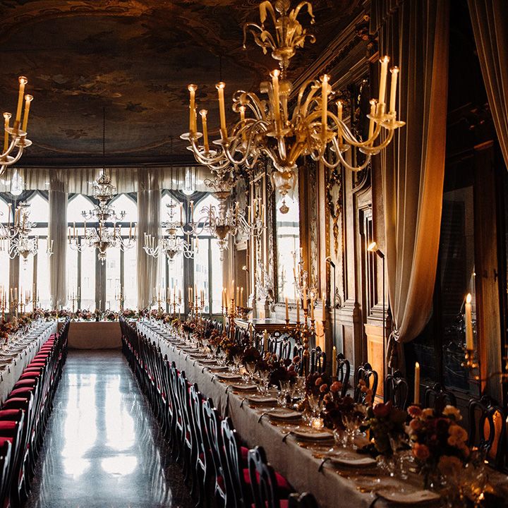 gold-luxe-wedding-breakfast-at-palazzo