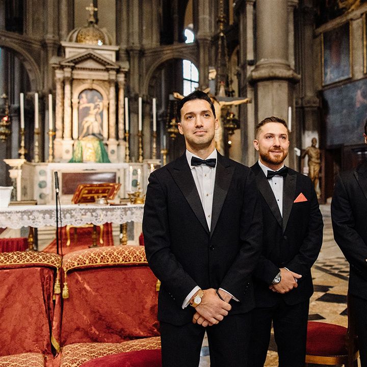 groom-and-groomsmen-in-black-tuxedos