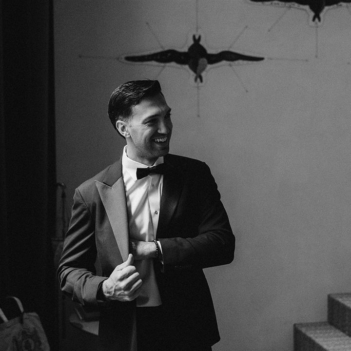 groom-getting-ready-for-wedding-day