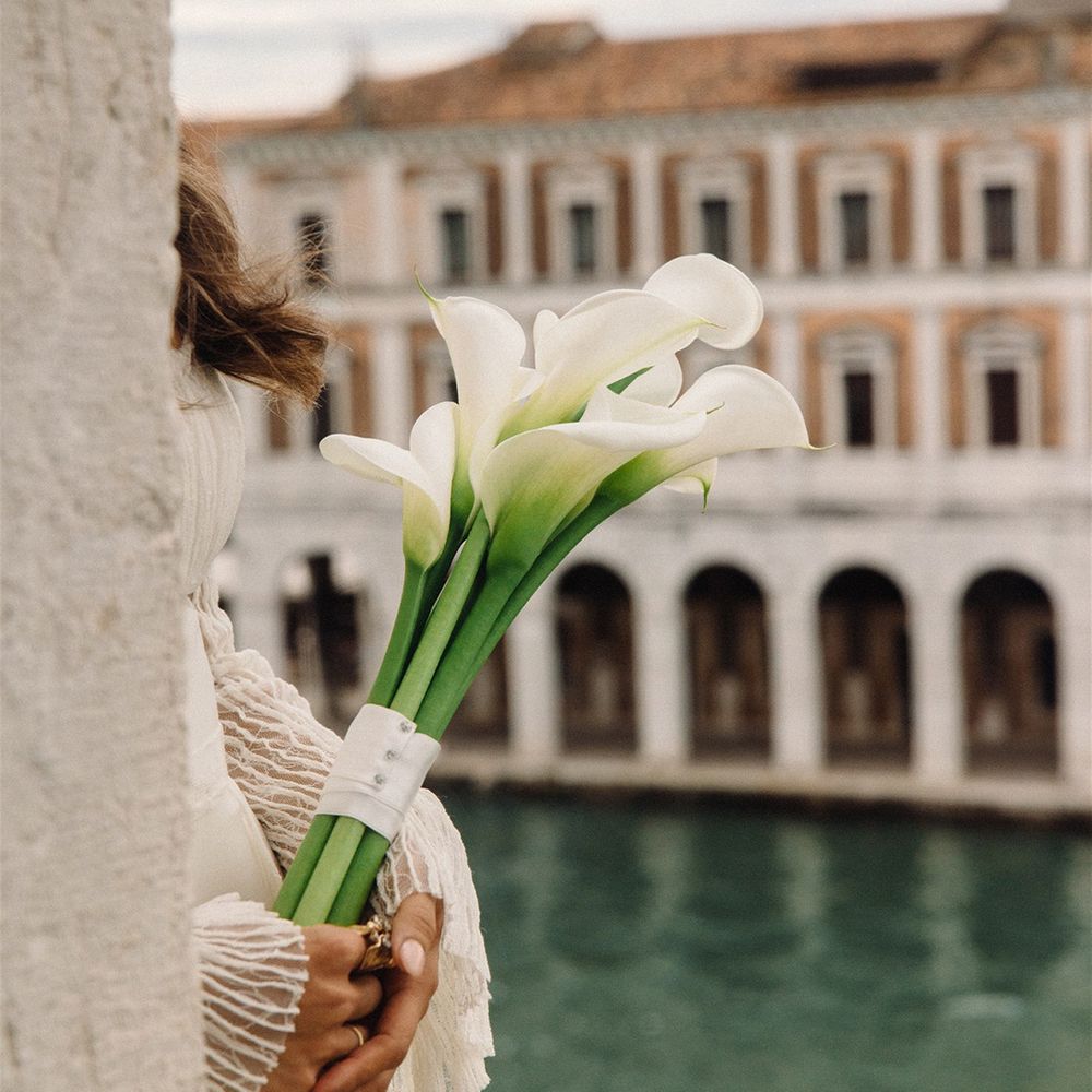 lilies-wedding-bouquet