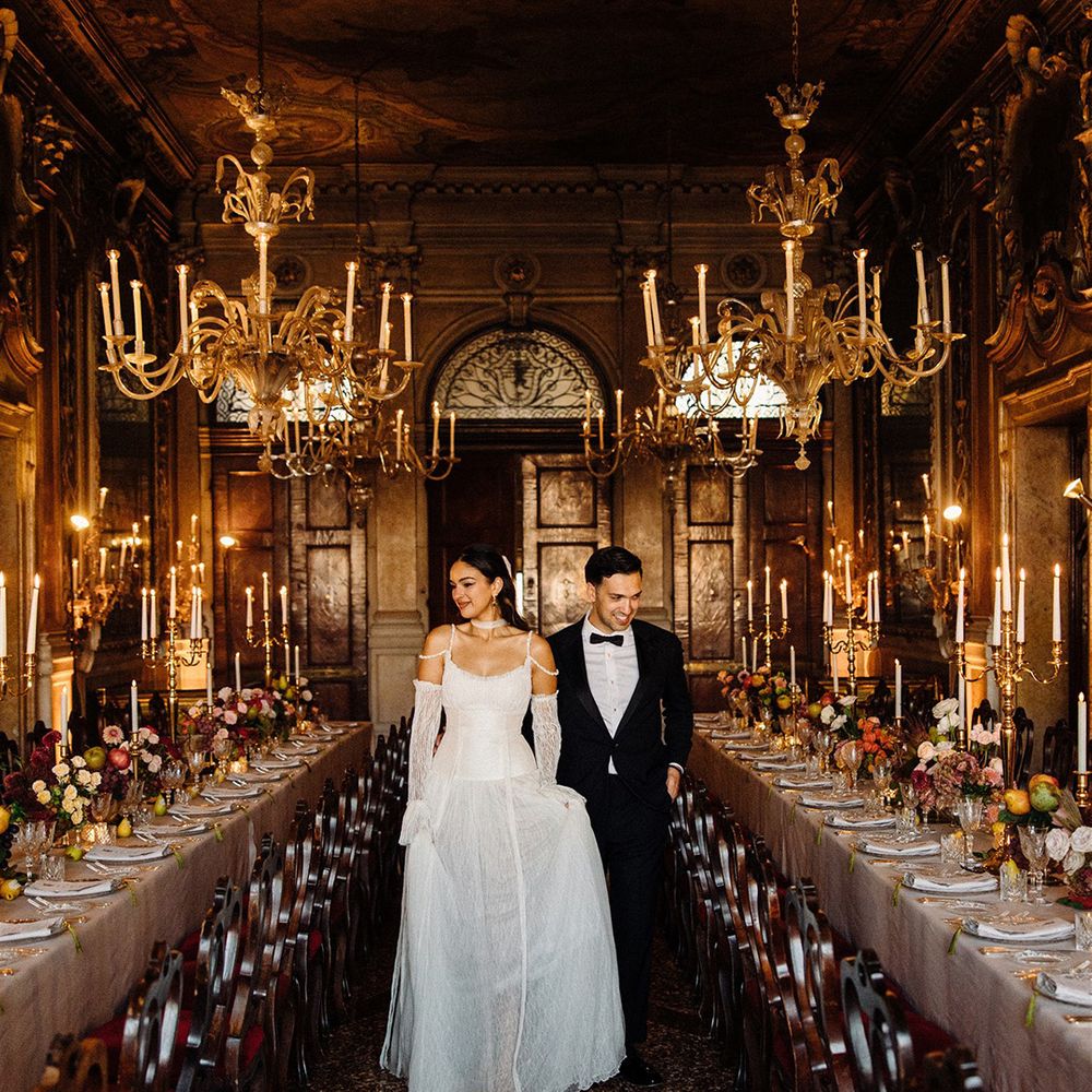 luxury-chandeliers-at-palazzo-wedding-venice