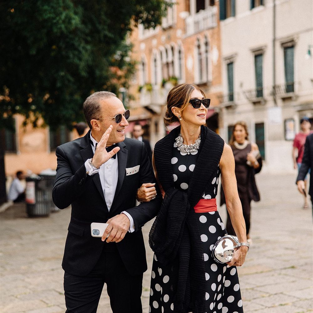 wedding-guests-arrive-at-wedding-ceremony