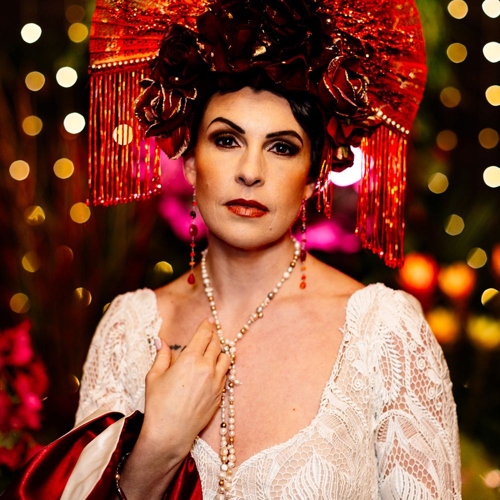 bride-in-traditional-spanish-headdress-for-editorial-shoot