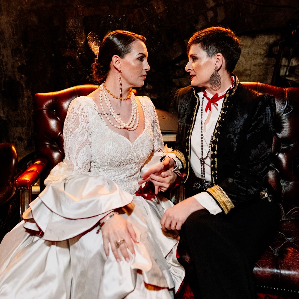 brides-face-each-other-for-couple-portrait