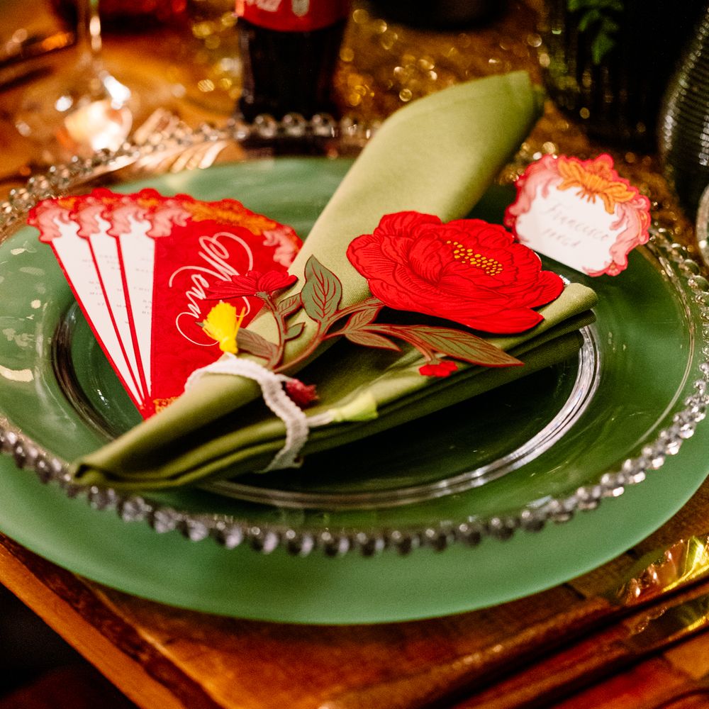 green-and-red-wedding-table-place-setting