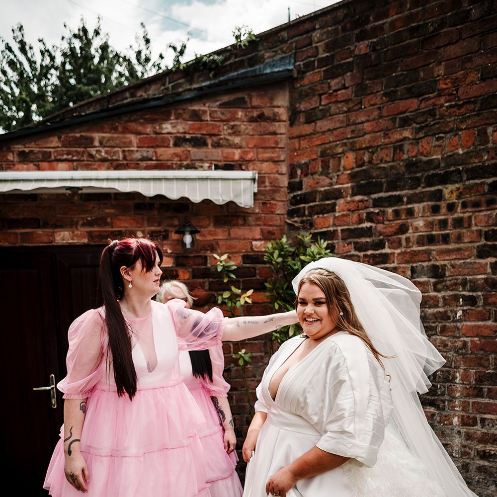 bridesmaid-in-tulle-pink-bridesmaid-dress-with-bride-in-puff-sleeve-dress