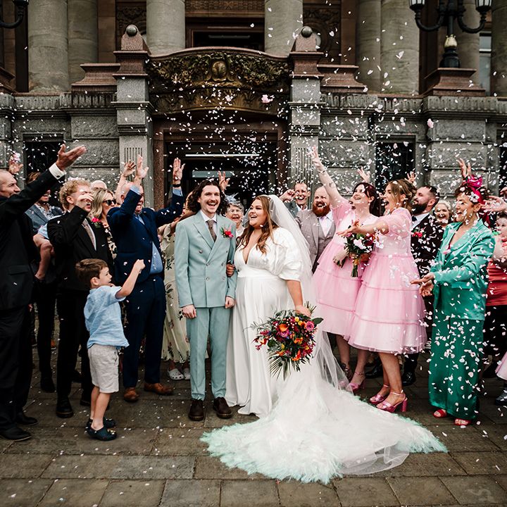 confetti-moment-after-wedding-ceremony
