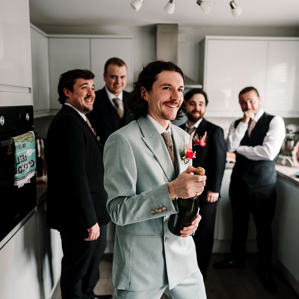 groom-and-groomsmen-get-ready-together-for-wedding