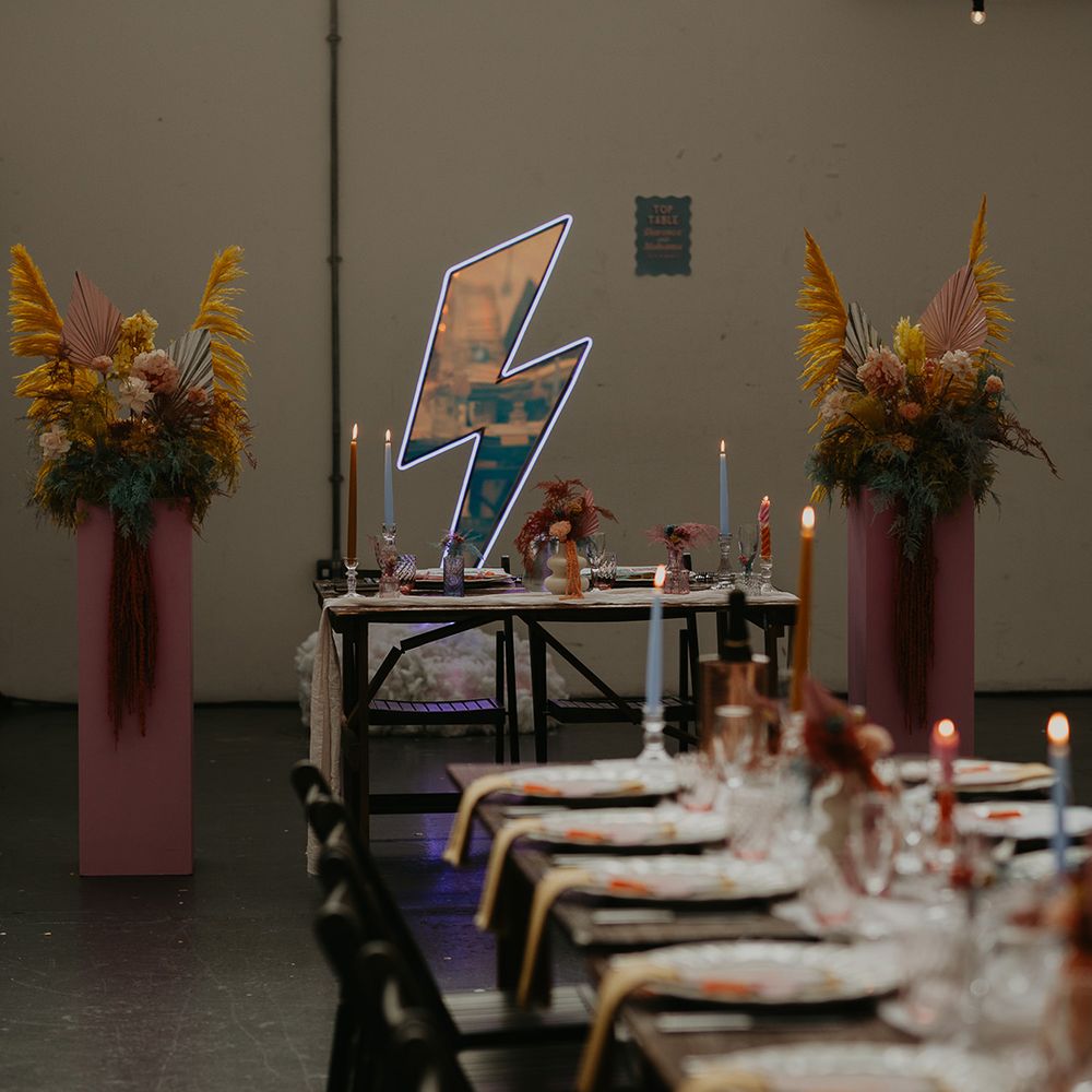 neon-lightning-bolt-sign