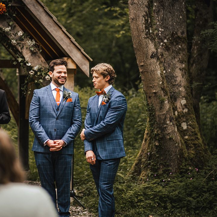 groom-and-best-man-at-woodland-wedding