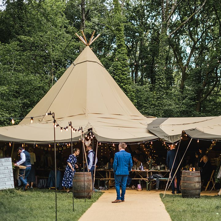outdoor-marquee-for-wedding-breakfast