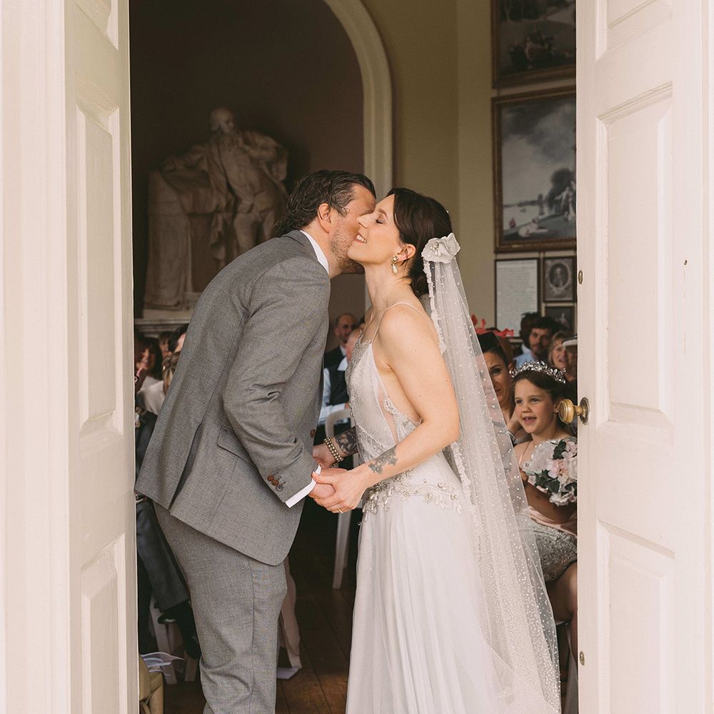 bride-and-groom-kiss