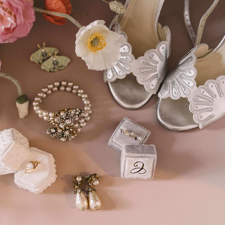 pearl-bridal-jewellery-and-silver-shoes